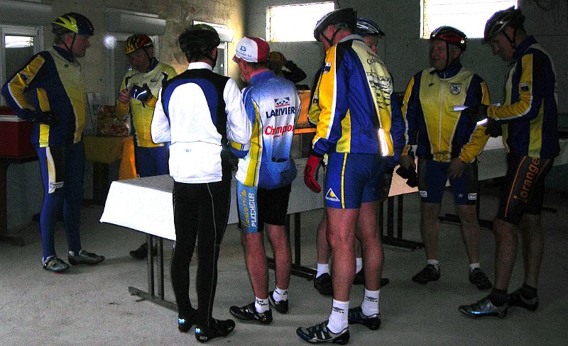 2010-05-09 05 Kerroch Attente depart.JPG